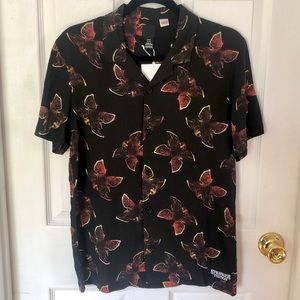 NWT Stranger Things demogorgon button down